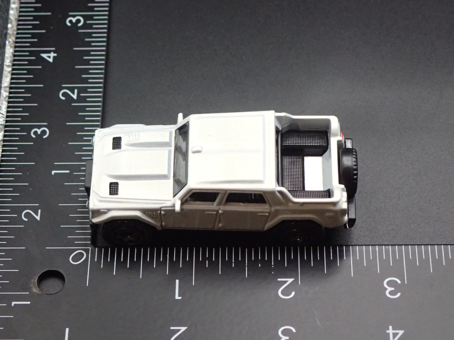 1986-1993 LAMBORGHINI LM002 SUV 1:64 SCALE COLLECTIBLE DIORAMA DIECAST MODEL CAR