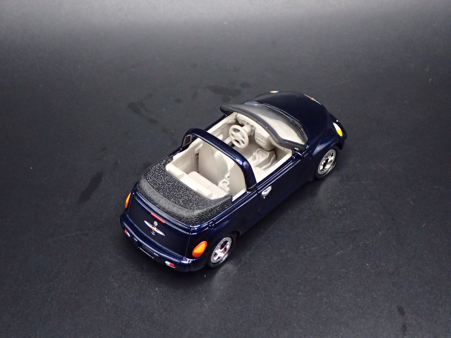 2005-2007 CHRYSLER PT CRUISER CONVERTIBLE 1/64 SCALE DIORAMA DIECAST MODEL CAR