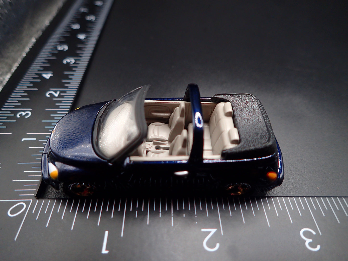 2005-2007 CHRYSLER PT CRUISER CONVERTIBLE 1/64 SCALE DIORAMA DIECAST MODEL CAR