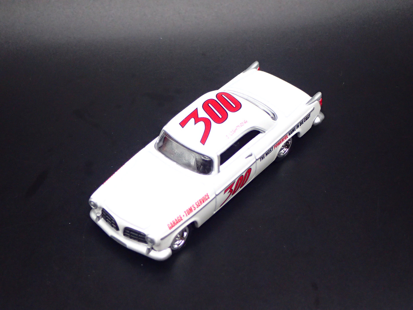 1955 55 CHRYSLER 300C WHITE 1:64 SCALE COLLECTIBLE DIORAMA DIECAST MODEL CAR