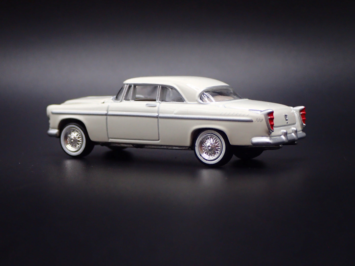 1955 55 CHRYSLER 300C WHITE 1:64 SCALE COLLECTIBLE DIORAMA DIECAST MODEL CAR