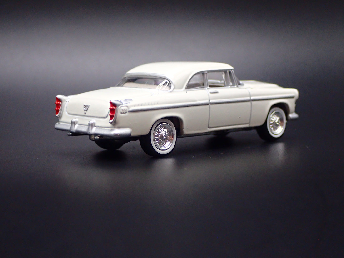 1955 55 CHRYSLER 300C WHITE 1:64 SCALE COLLECTIBLE DIORAMA DIECAST MODEL CAR