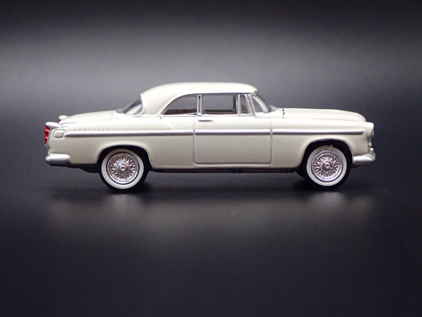 1955 55 CHRYSLER 300C WHITE 1:64 SCALE COLLECTIBLE DIORAMA DIECAST MODEL CAR
