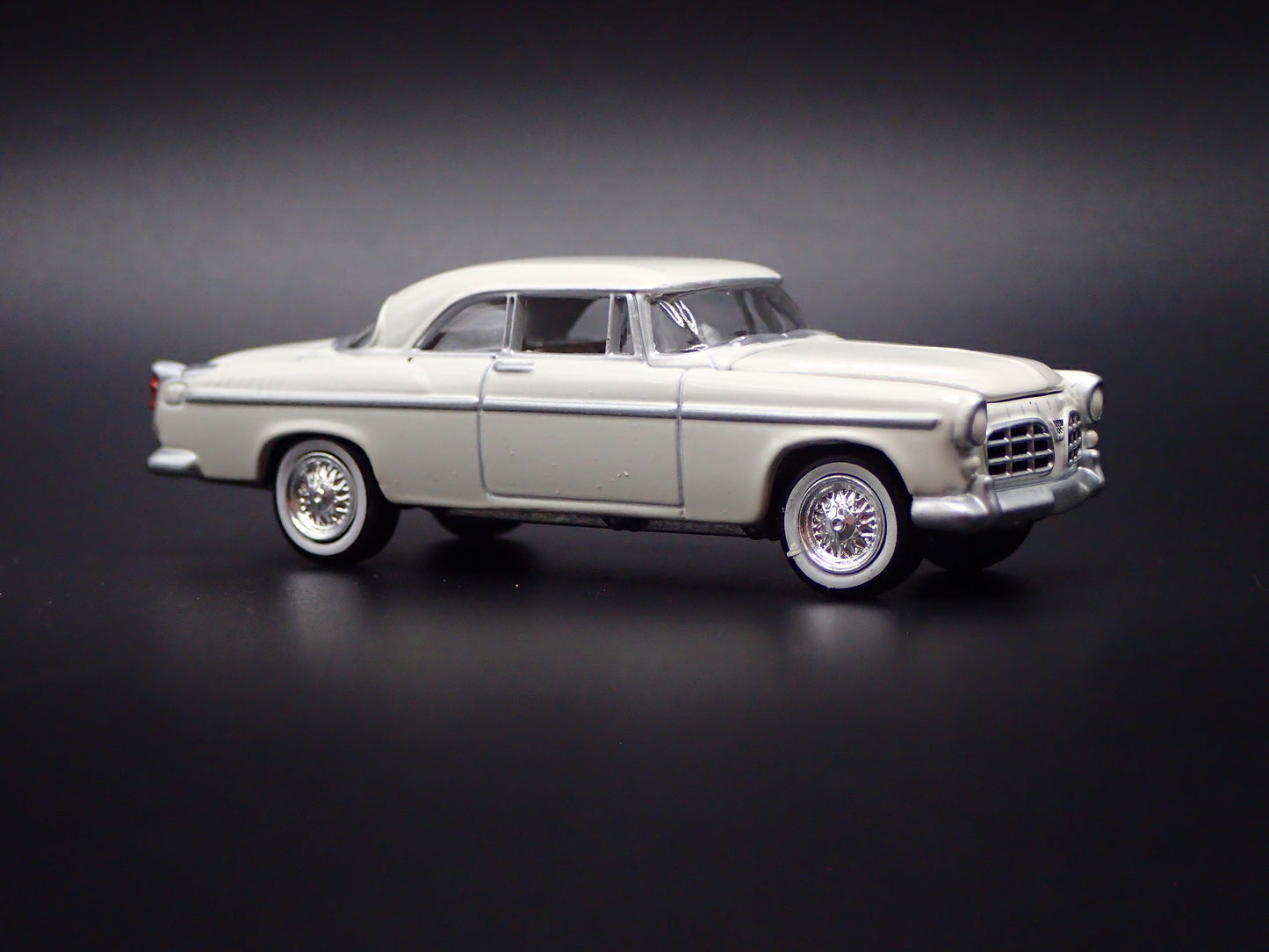 1955 55 CHRYSLER 300C WHITE 1:64 SCALE COLLECTIBLE DIORAMA DIECAST MODEL CAR