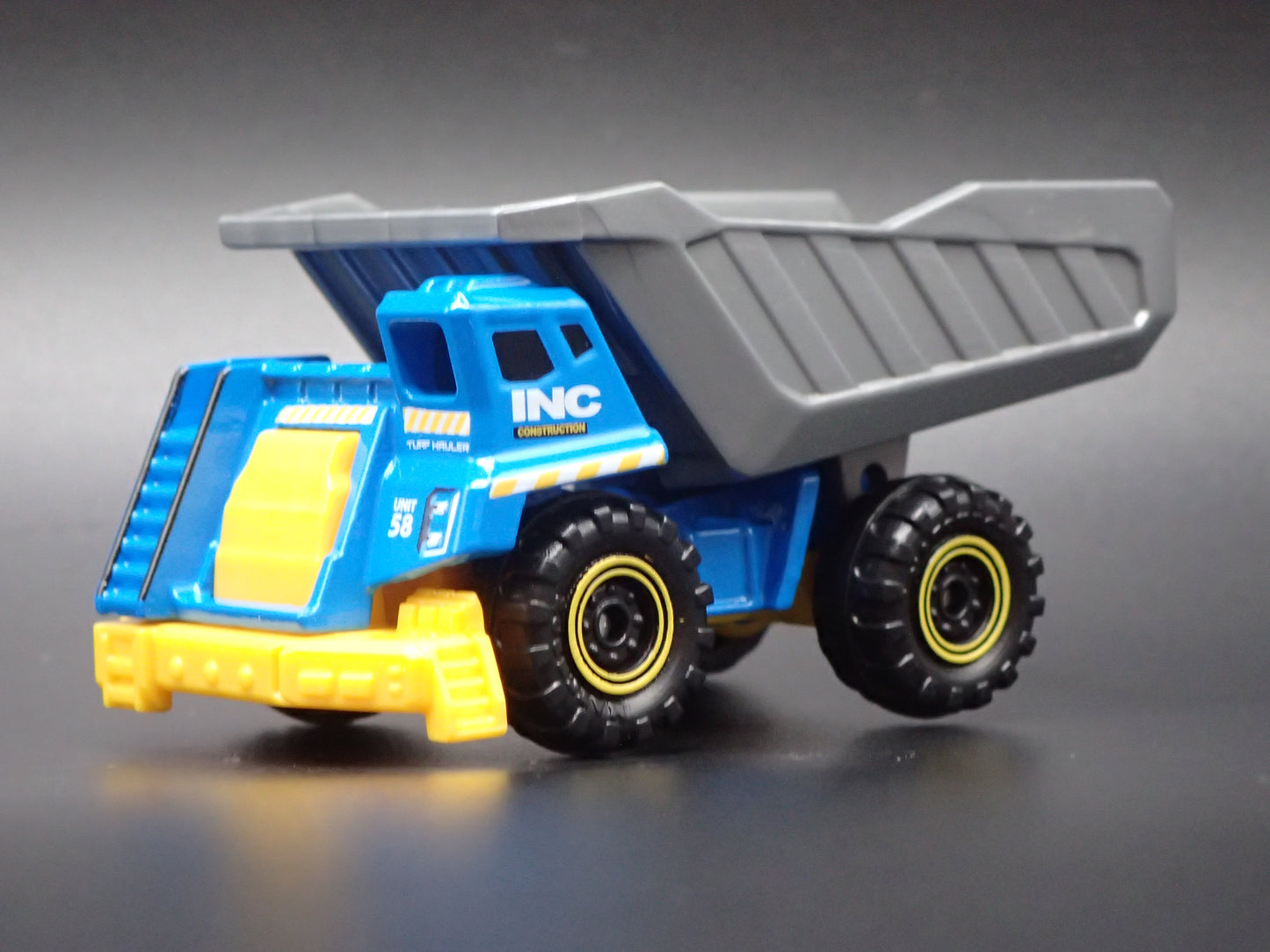 DUMP TRUCK BLUE INC 1:64 MB SCALE COLLECTIBLE DIORAMA DIECAST MODEL CAR