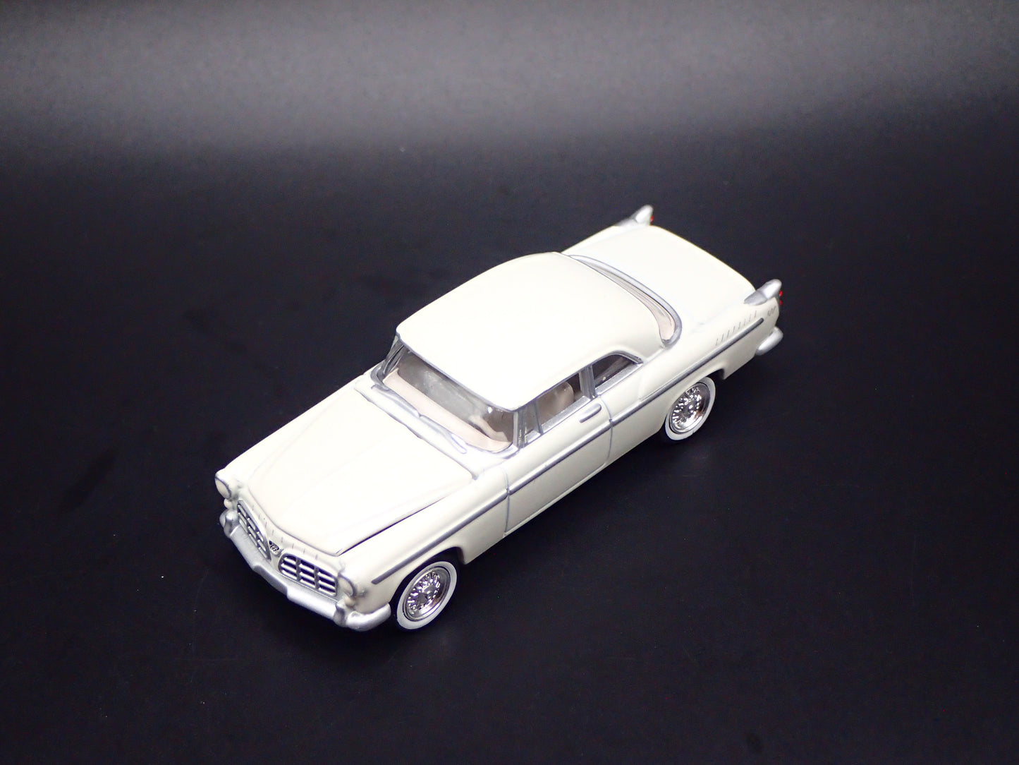 1955 55 CHRYSLER 300C WHITE 1:64 SCALE COLLECTIBLE DIORAMA DIECAST MODEL CAR