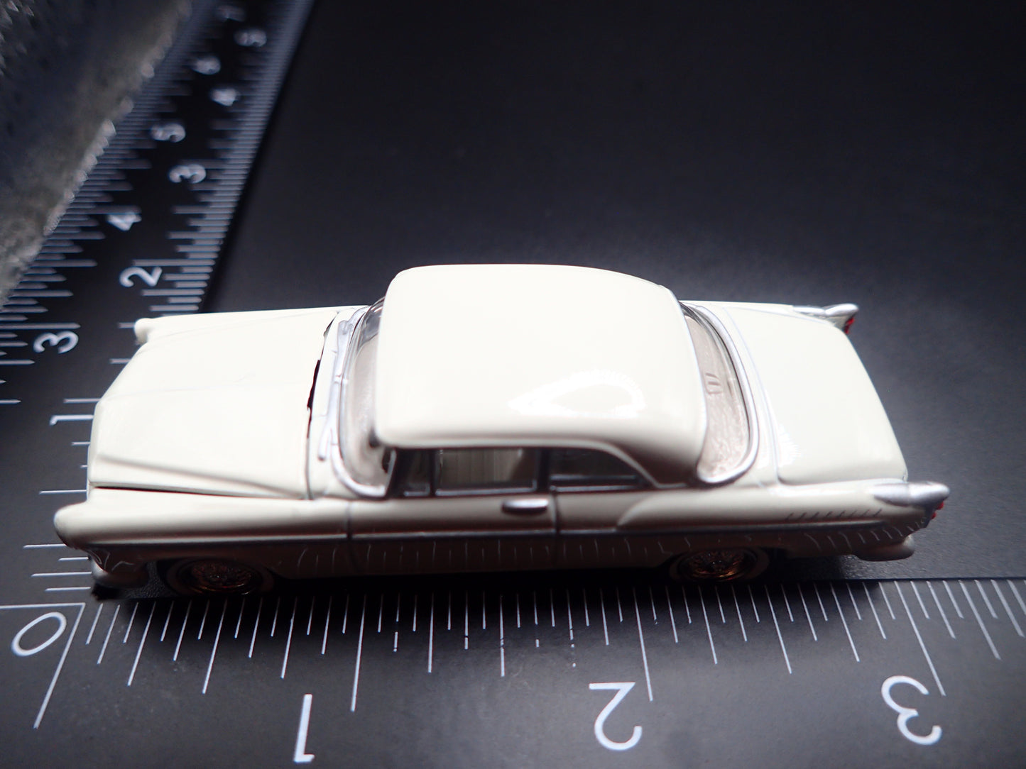 1955 55 CHRYSLER 300C WHITE 1:64 SCALE COLLECTIBLE DIORAMA DIECAST MODEL CAR