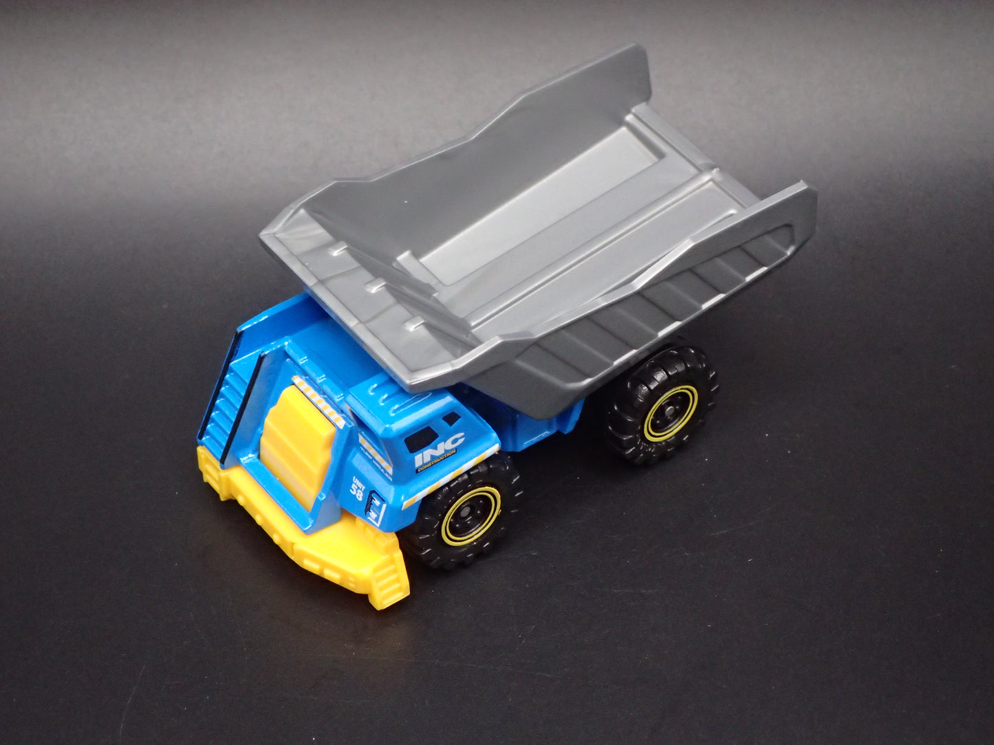 DUMP TRUCK BLUE INC 1:64 MB SCALE COLLECTIBLE DIORAMA DIECAST MODEL CAR