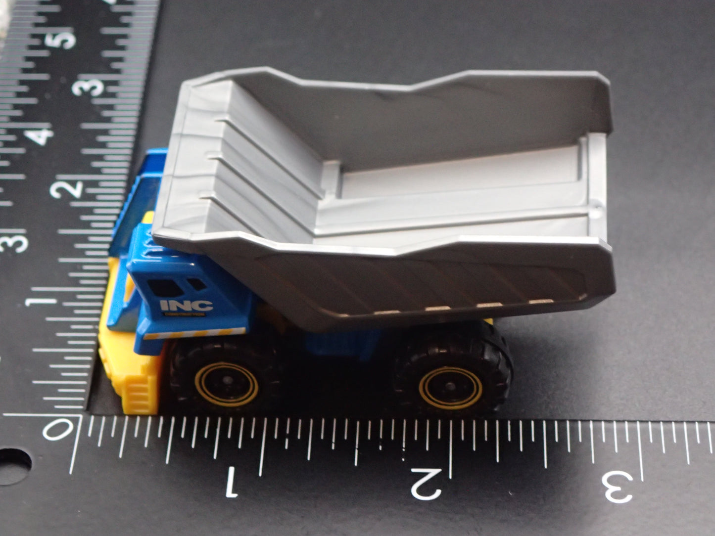 DUMP TRUCK BLUE INC 1:64 MB SCALE COLLECTIBLE DIORAMA DIECAST MODEL CAR