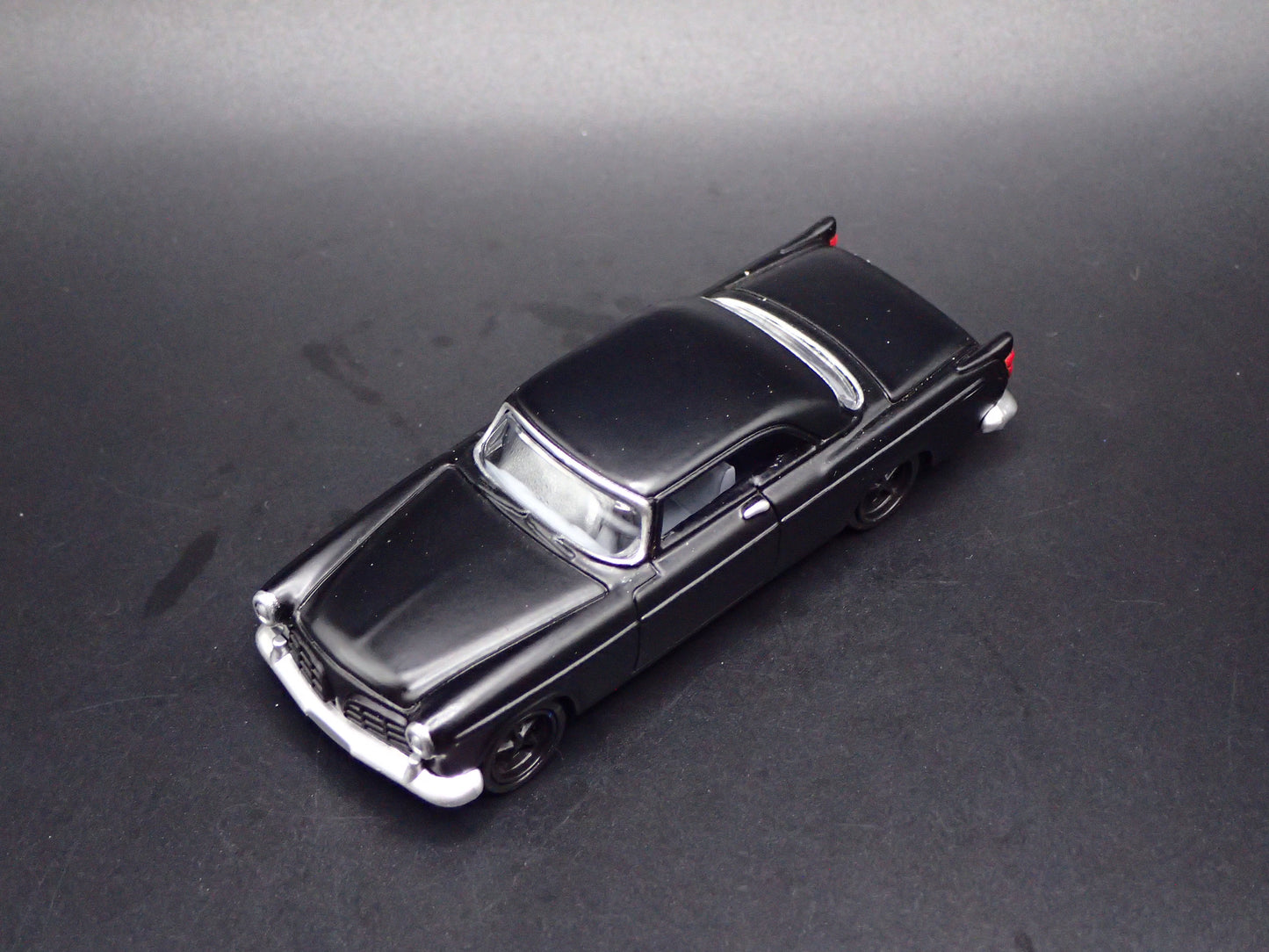 1955 55 CHRYSLER 300C BLACK 1:64 SCALE COLLECTIBLE DIORAMA DIECAST MODEL CAR