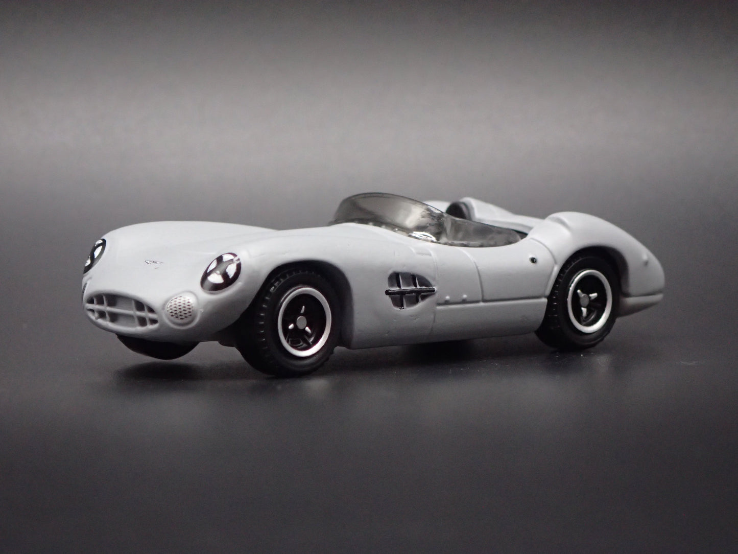 1956 56 ASTON MARTIN DBR1 CONVERTIBLE GRAY 1/64 SCALE DIORAMA DIECAST MODEL CAR