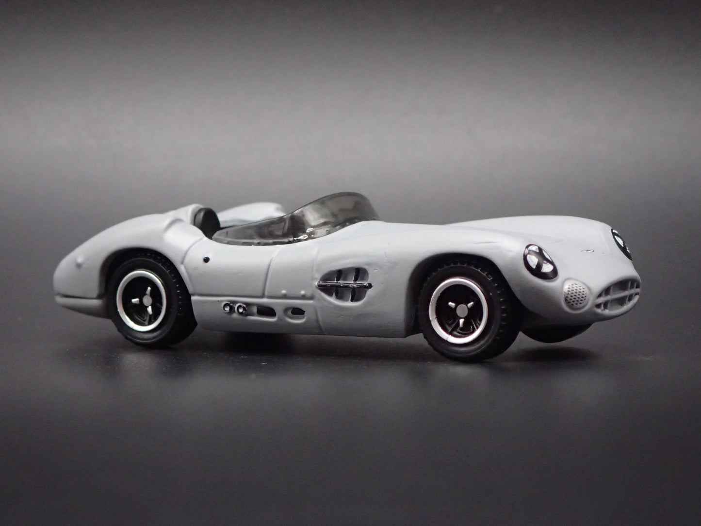 1956 56 ASTON MARTIN DBR1 CONVERTIBLE GRAY 1/64 SCALE DIORAMA DIECAST MODEL CAR