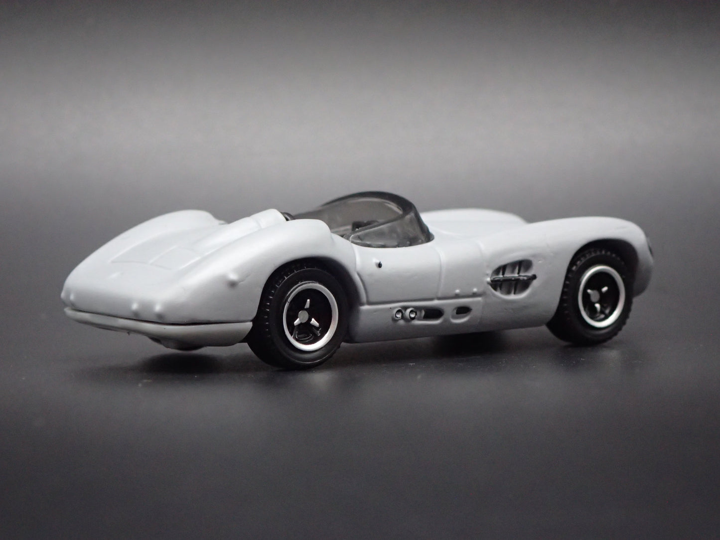 1956 56 ASTON MARTIN DBR1 CONVERTIBLE GRAY 1/64 SCALE DIORAMA DIECAST MODEL CAR