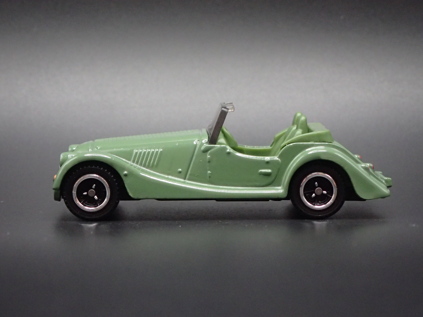 2020-2026 MORGAN PLUS FOUR +4 1:64 SCALE COLLECTIBLE DIORAMA DIECAST MODEL CAR
