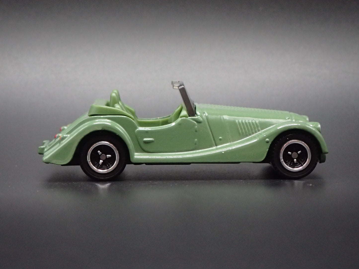 2020-2026 MORGAN PLUS FOUR +4 1:64 SCALE COLLECTIBLE DIORAMA DIECAST MODEL CAR