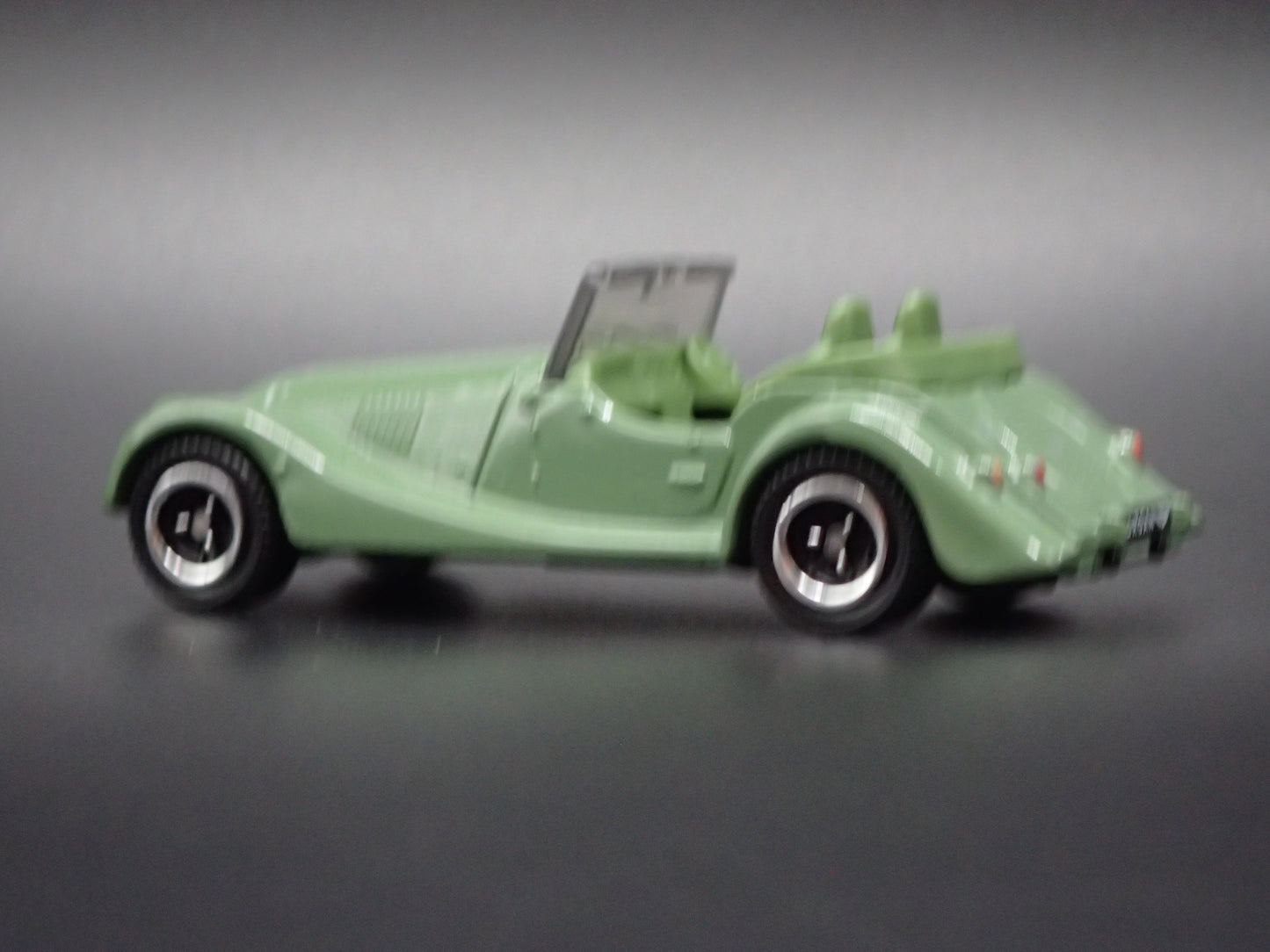 2020-2026 MORGAN PLUS FOUR +4 1:64 SCALE COLLECTIBLE DIORAMA DIECAST MODEL CAR