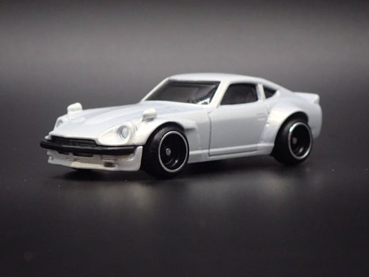 1970-1973 DATSUN 240Z JDM WHITE 1:64 SCALE COLLECTIBLE DIORAMA DIECAST MODEL CAR