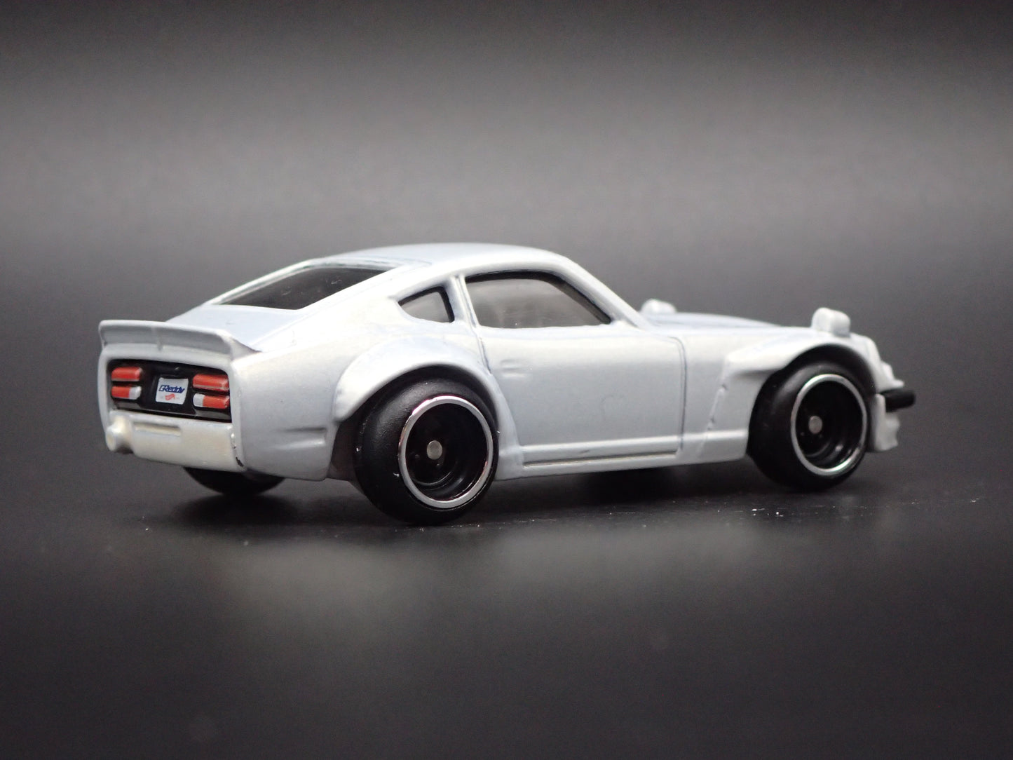 1970-1973 DATSUN 240Z JDM WHITE 1:64 SCALE COLLECTIBLE DIORAMA DIECAST MODEL CAR