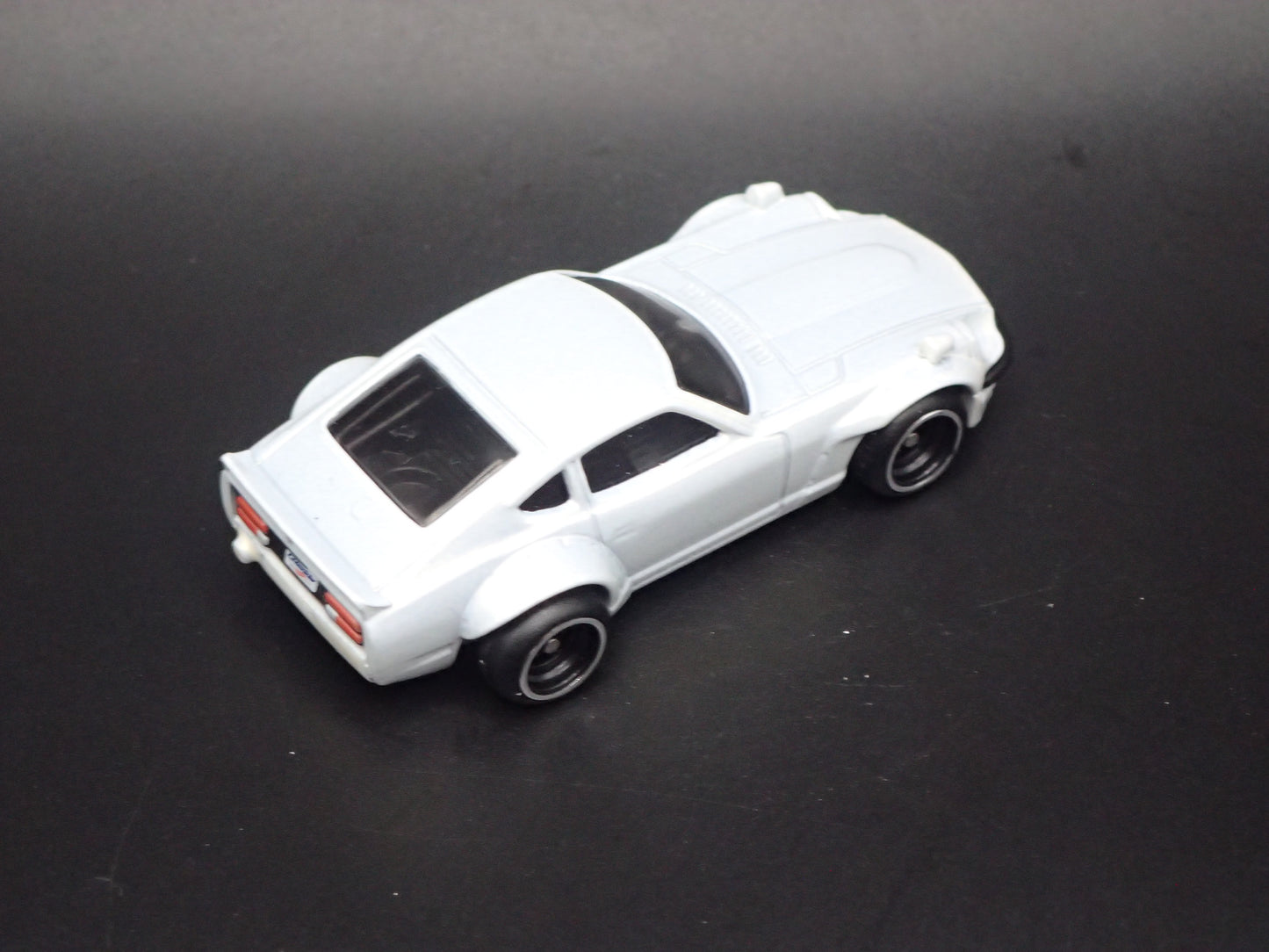 1970-1973 DATSUN 240Z JDM WHITE 1:64 SCALE COLLECTIBLE DIORAMA DIECAST MODEL CAR