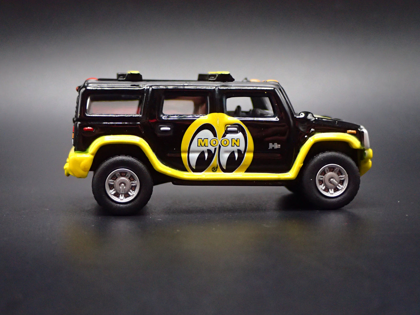2003-2009 HUMMER H2 SUV MOONEYES BLACK 1:64 SCALE DIORAMA DIECAST MODEL CAR