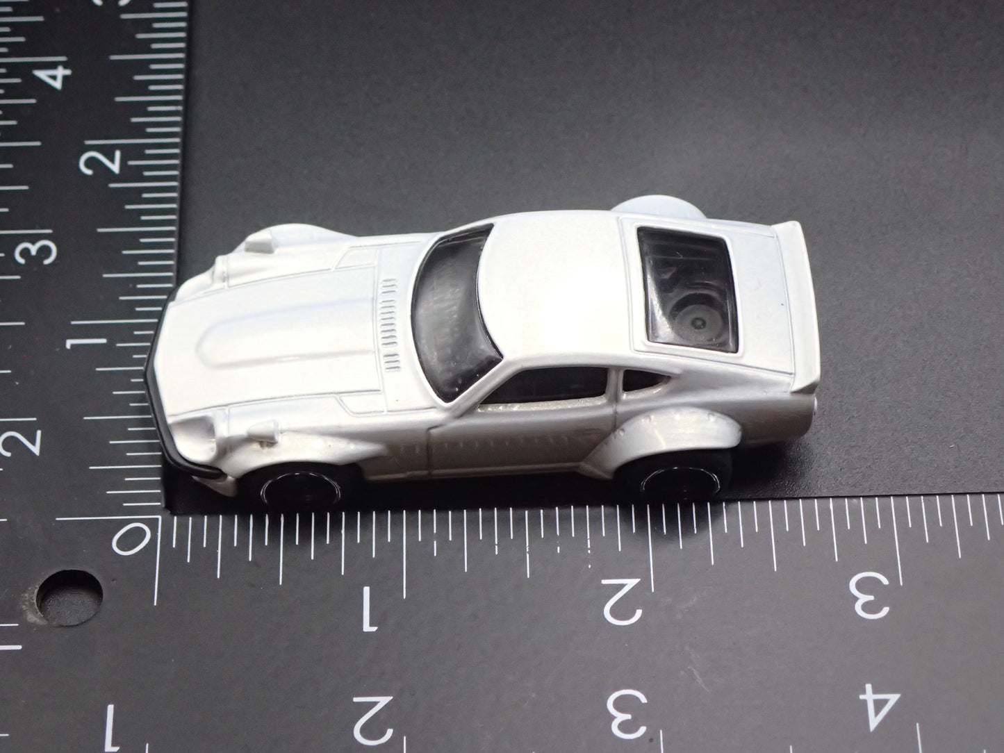 1970-1973 DATSUN 240Z JDM WHITE 1:64 SCALE COLLECTIBLE DIORAMA DIECAST MODEL CAR