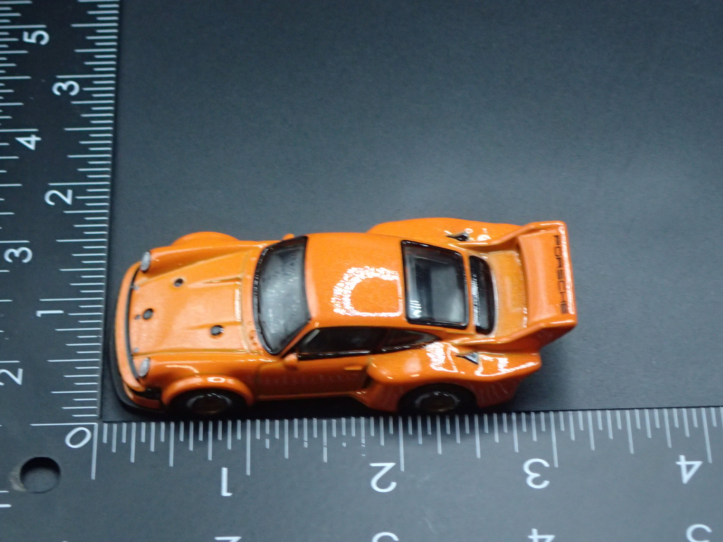 1977 77 PORSCHE 934.5 RACING 1:64 SCALE COLLECTIBLE DIORAMA DIECAST MODEL CAR