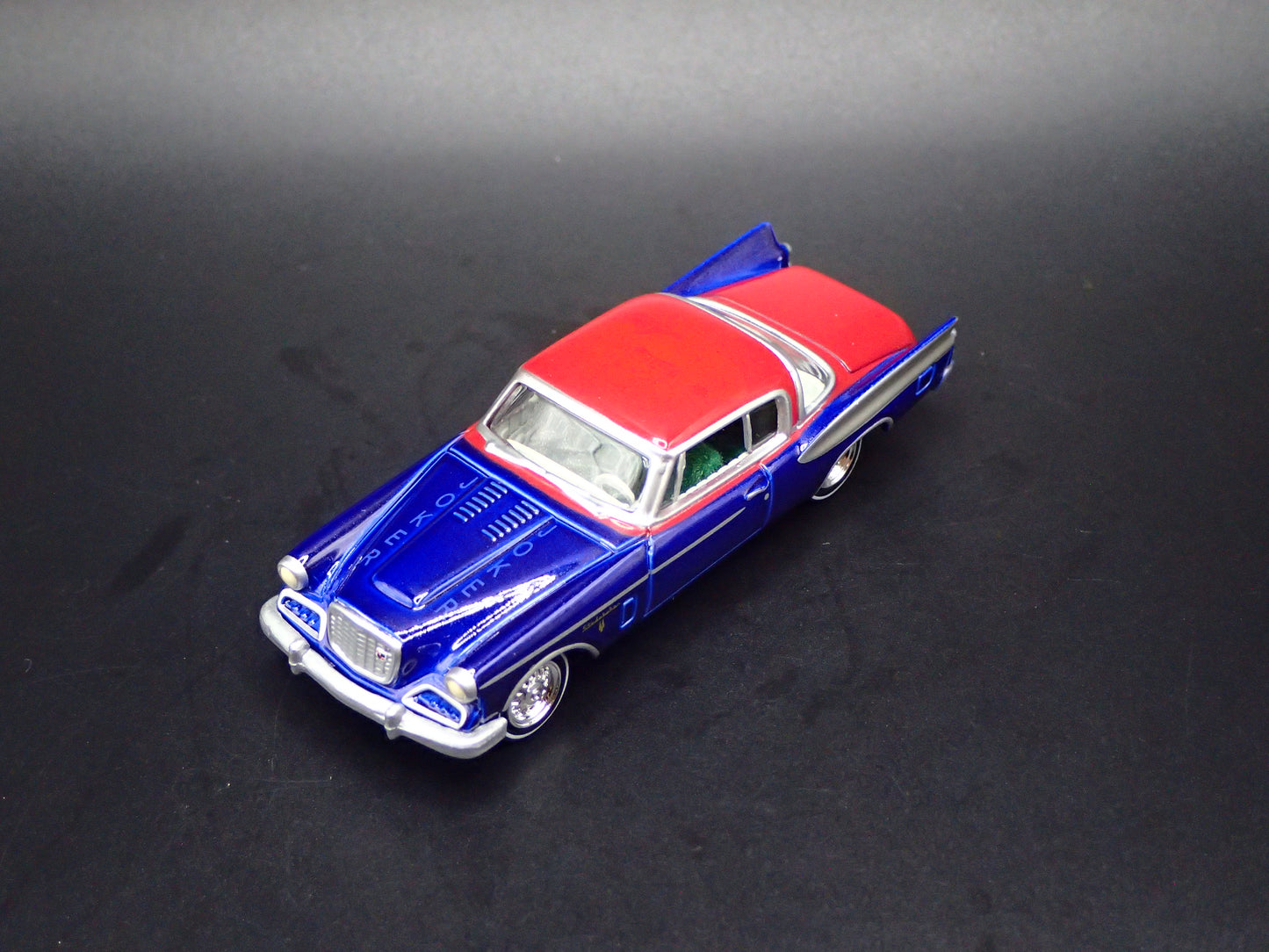 1957 57 STUDEBAKER GOLDEN HAWK 1:64 SCALE COLLECTIBLE DIORAMA DIECAST MODEL CAR