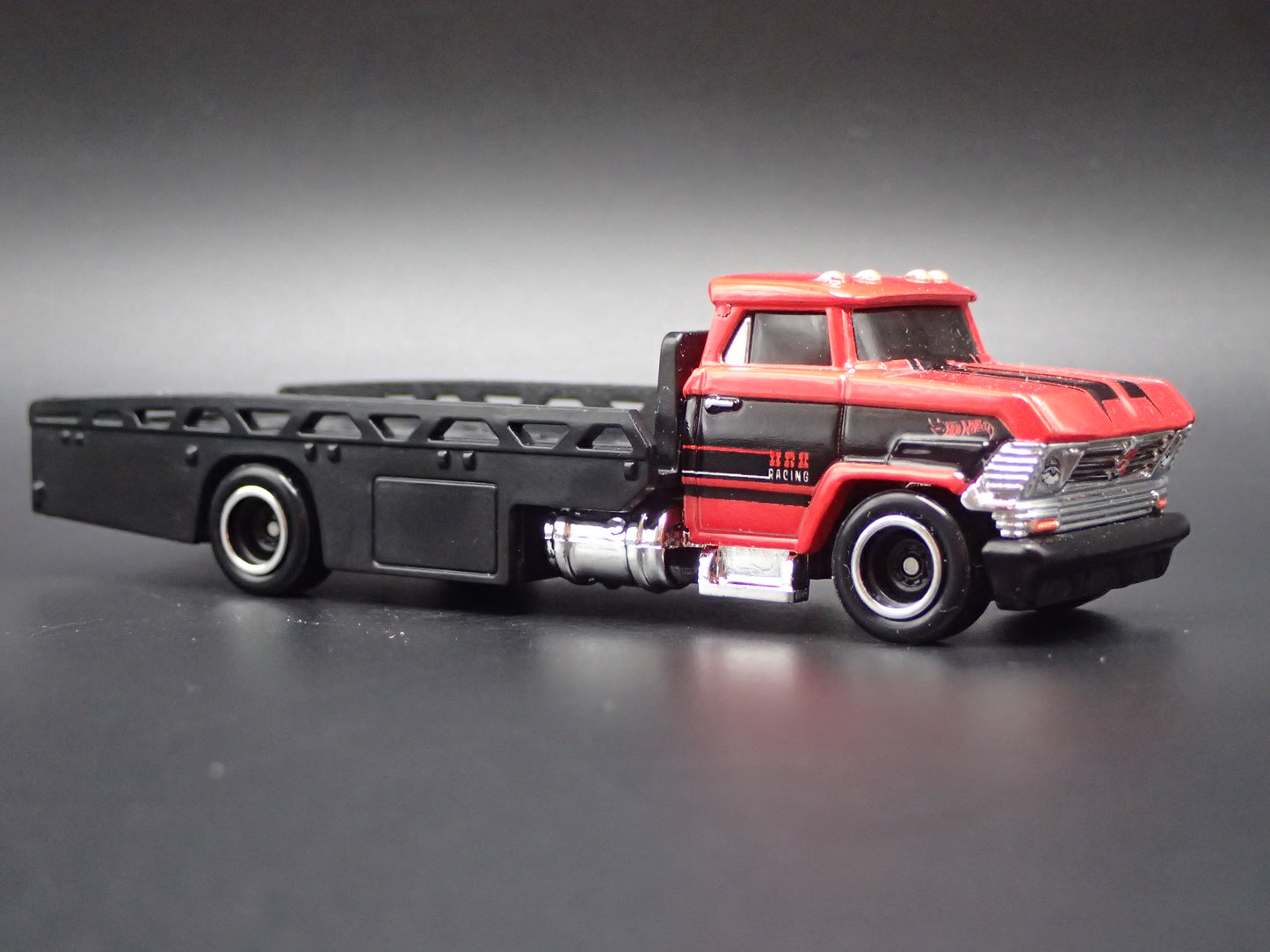 VINTAGE FLATBED CAR HAULER TRUCK RED 1/64 SCALE DIECAST MODEL CAR