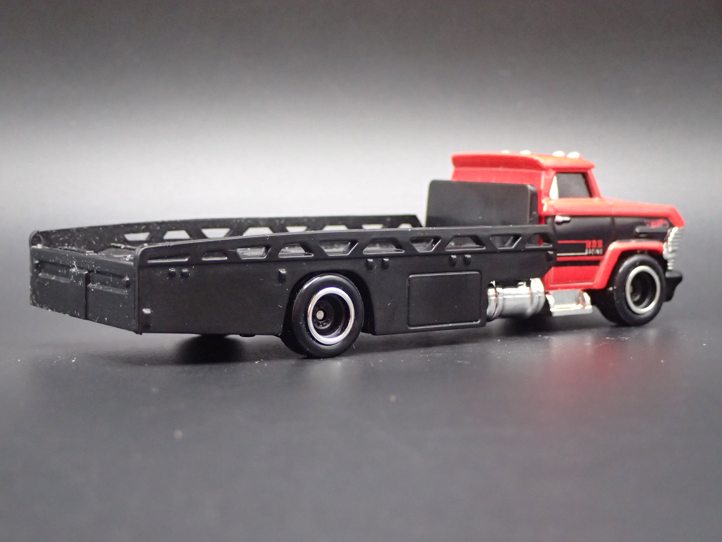 VINTAGE FLATBED CAR HAULER TRUCK RED 1/64 SCALE DIECAST MODEL CAR