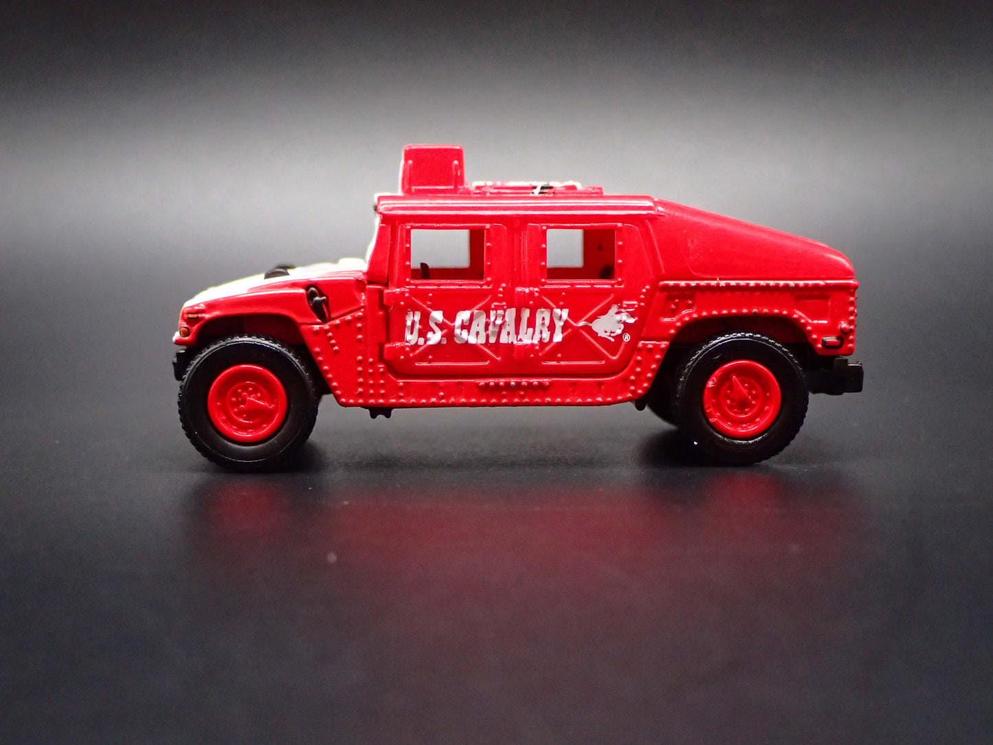 1992-2006 HUMMER H1 HUMVEE US CAVALRY RED 1:64 SCALE DIORAMA DIECAST MODEL CAR