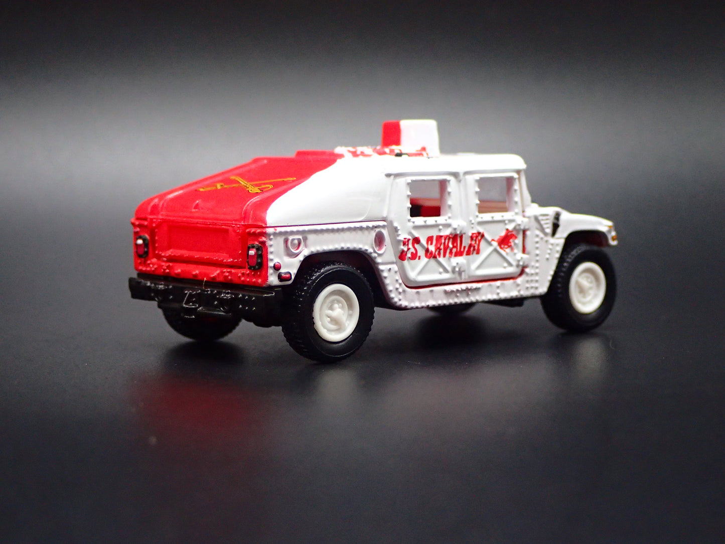 1992-2006 HUMMER H1 HUMVEE US CAVALRY RED 1:64 SCALE DIORAMA DIECAST MODEL CAR