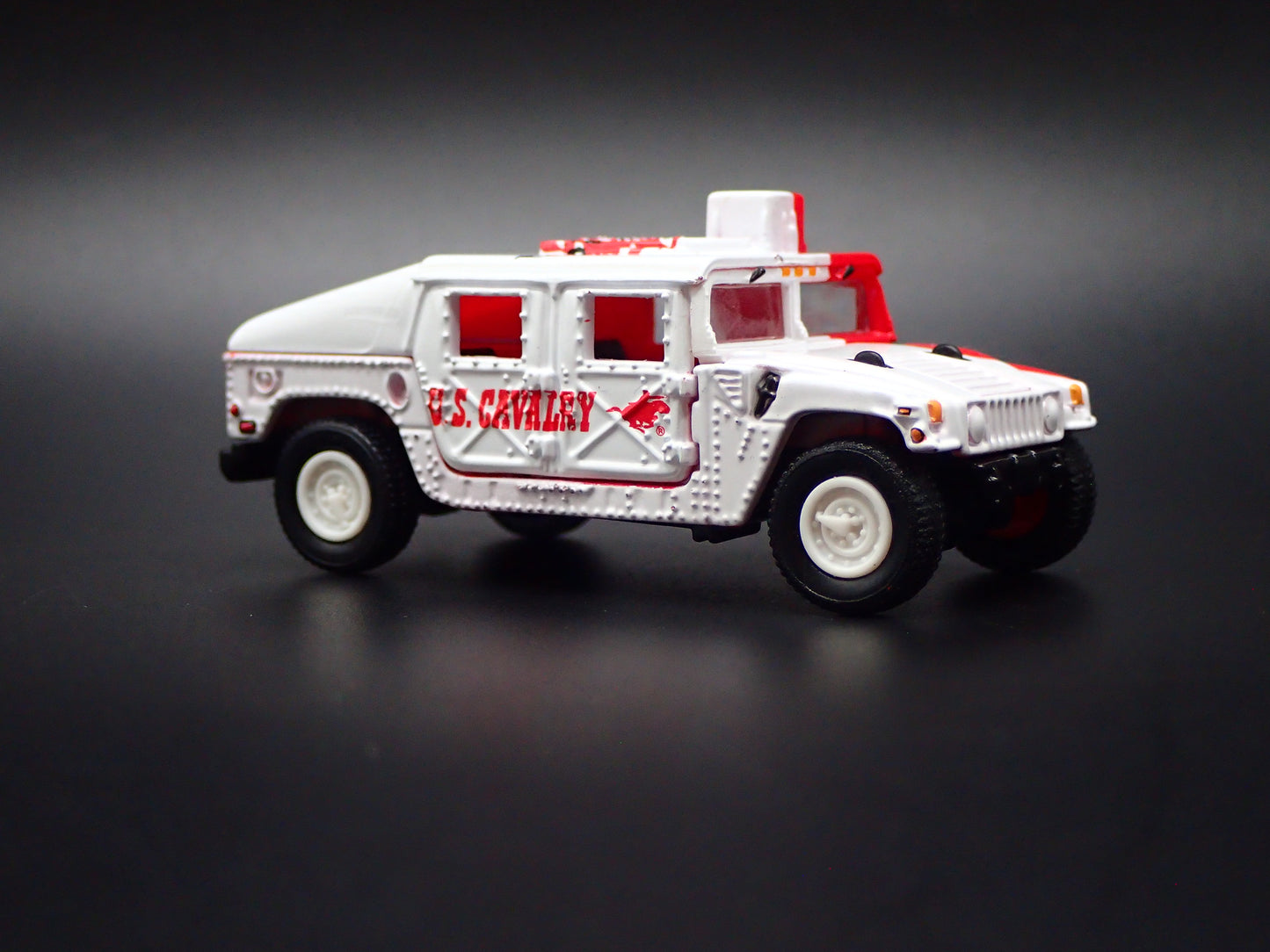1992-2006 HUMMER H1 HUMVEE US CAVALRY RED 1:64 SCALE DIORAMA DIECAST MODEL CAR