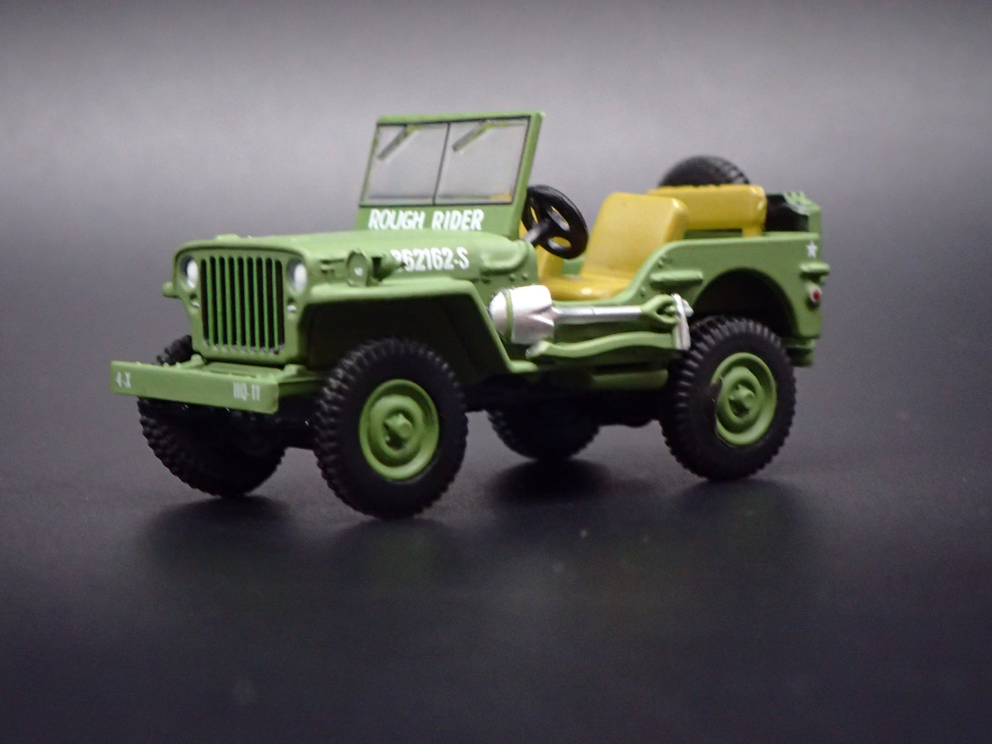 1941-1945 JEEP WILLYS MB ARMY 1:64 SCALE COLLECTIBLE DIORAMA DIECAST MODEL CAR