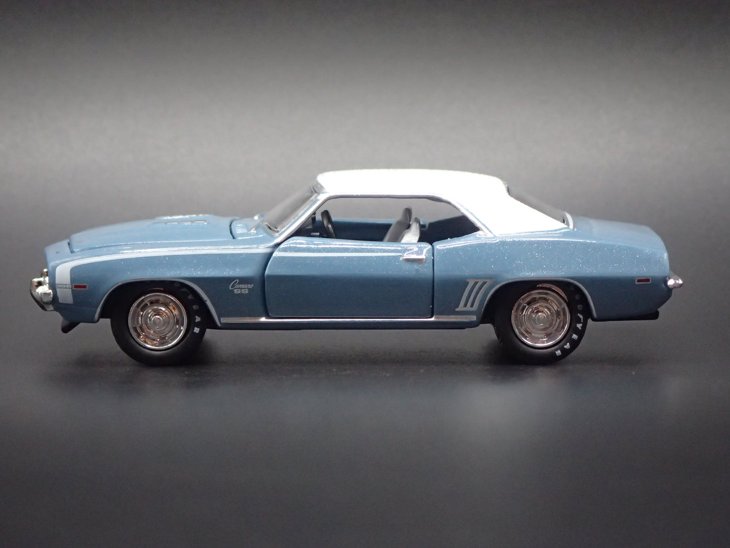 1969 69 CHEVY CHEVROLET CAMARO SS RS 350 1:64 SCALE DIORAMA DIECAST MODEL CAR