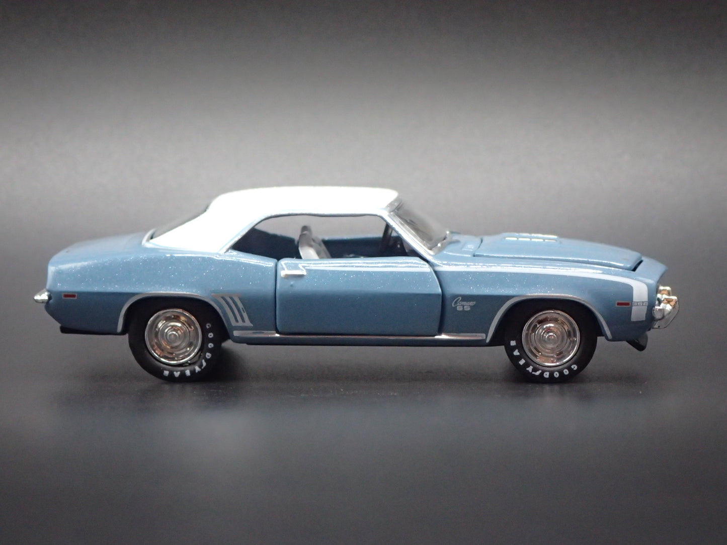 1969 69 CHEVY CHEVROLET CAMARO SS RS 350 1:64 SCALE DIORAMA DIECAST MODEL CAR