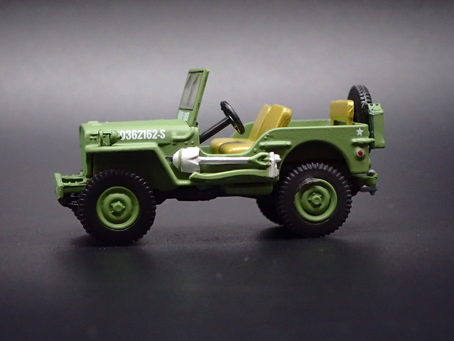 1941-1945 JEEP WILLYS MB ARMY 1:64 SCALE COLLECTIBLE DIORAMA DIECAST MODEL CAR