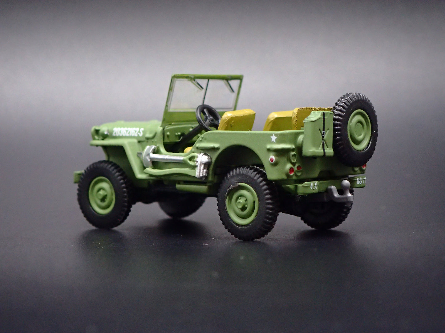 1941-1945 JEEP WILLYS MB ARMY 1:64 SCALE COLLECTIBLE DIORAMA DIECAST MODEL CAR