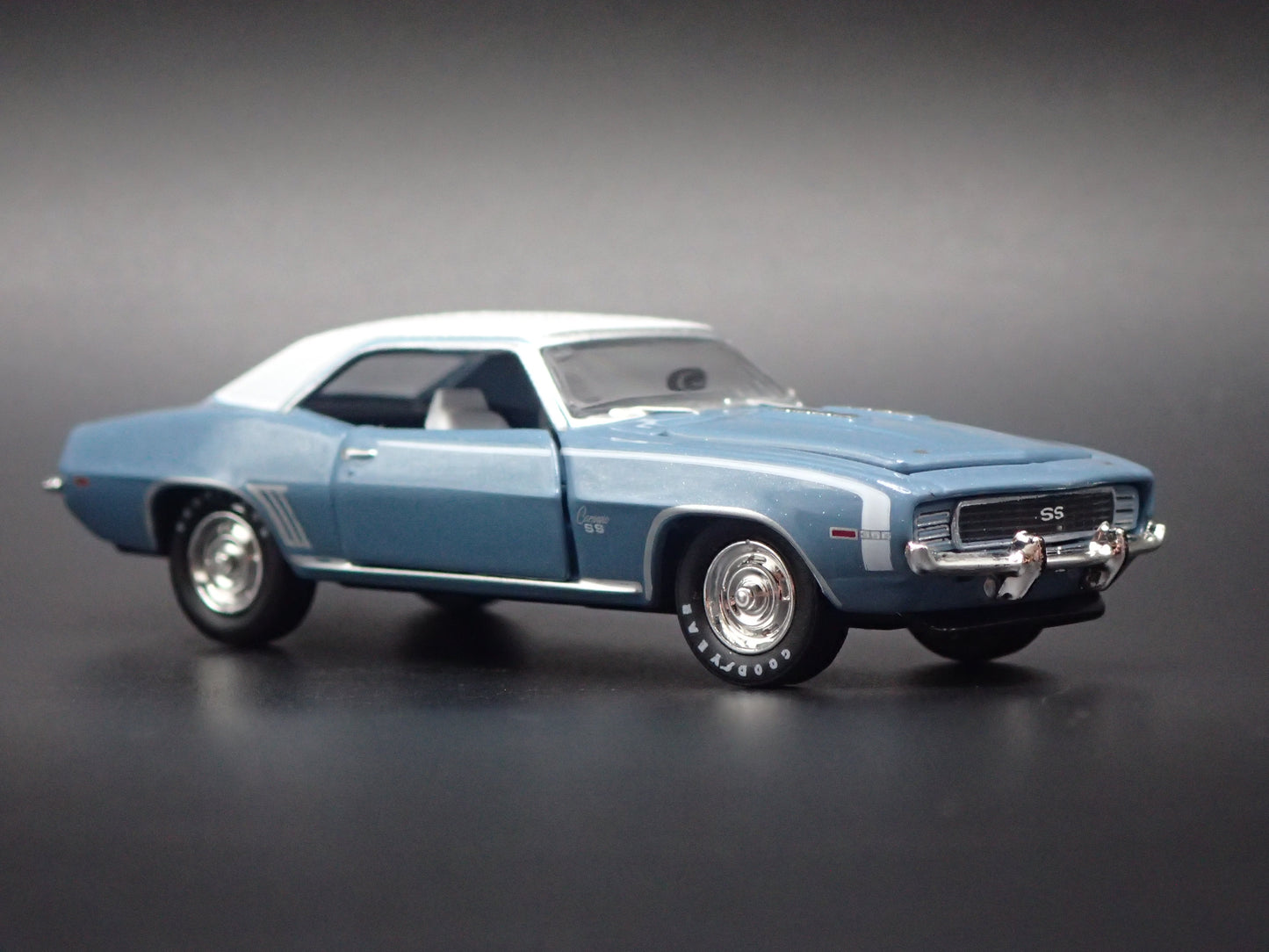 1969 69 CHEVY CHEVROLET CAMARO SS RS 350 1:64 SCALE DIORAMA DIECAST MODEL CAR