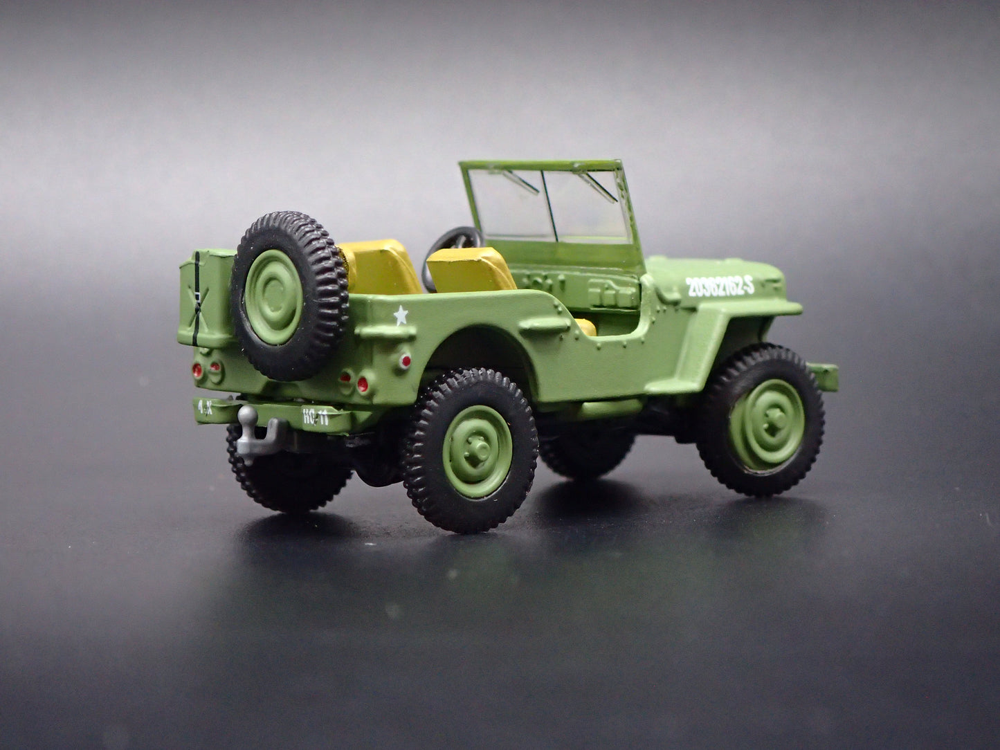 1941-1945 JEEP WILLYS MB ARMY 1:64 SCALE COLLECTIBLE DIORAMA DIECAST MODEL CAR