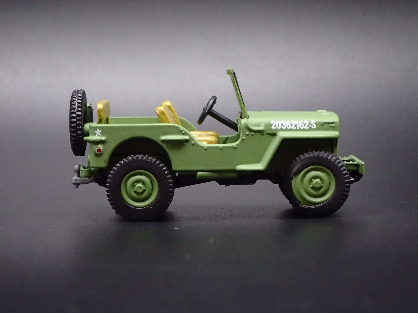 1941-1945 JEEP WILLYS MB ARMY 1:64 SCALE COLLECTIBLE DIORAMA DIECAST MODEL CAR