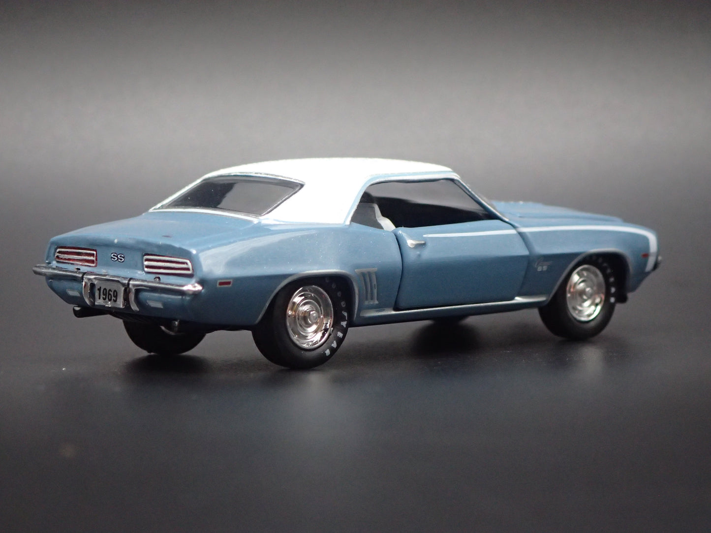 1969 69 CHEVY CHEVROLET CAMARO SS RS 350 1:64 SCALE DIORAMA DIECAST MODEL CAR