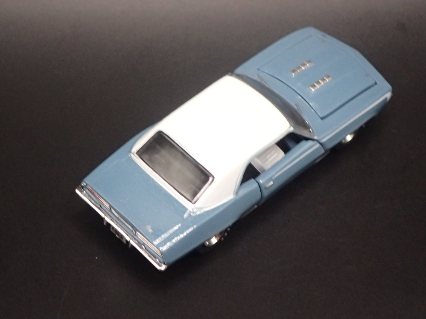 1969 69 CHEVY CHEVROLET CAMARO SS RS 350 1:64 SCALE DIORAMA DIECAST MODEL CAR