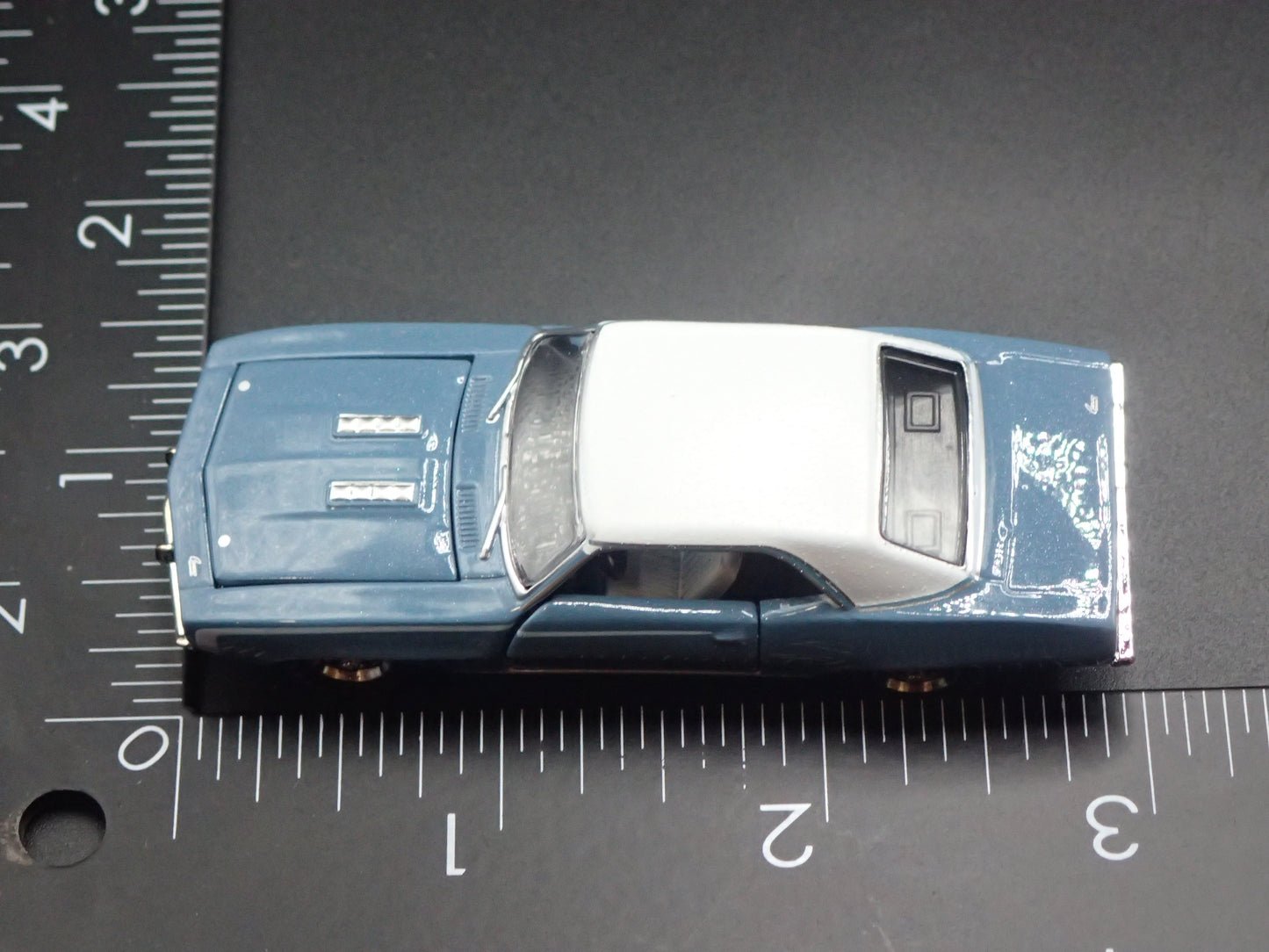 1969 69 CHEVY CHEVROLET CAMARO SS RS 350 1:64 SCALE DIORAMA DIECAST MODEL CAR