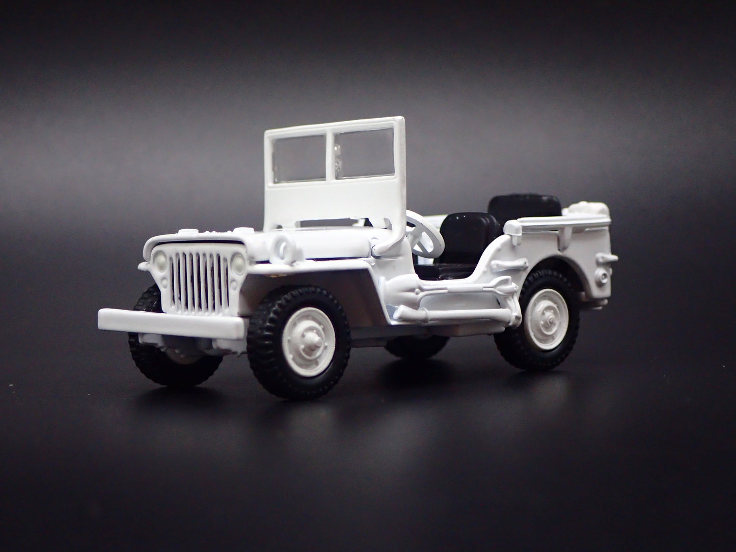 1941-1945 JEEP WILLYS WHITE 1:64 SCALE COLLECTIBLE DIORAMA DIECAST MODEL CAR