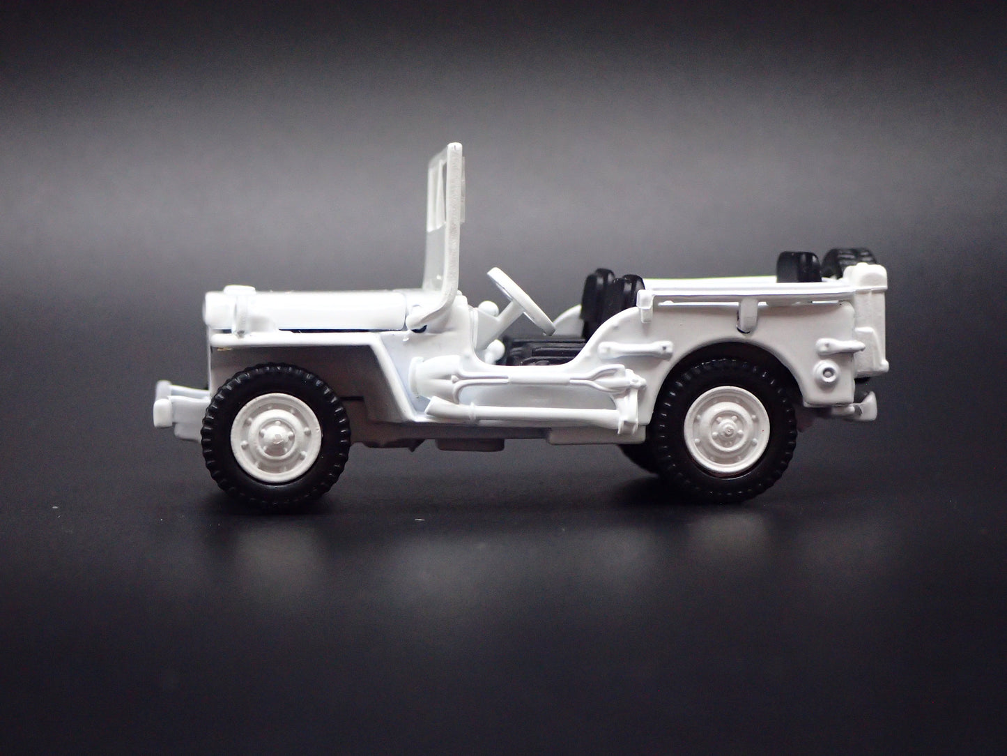 1941-1945 JEEP WILLYS WHITE 1:64 SCALE COLLECTIBLE DIORAMA DIECAST MODEL CAR
