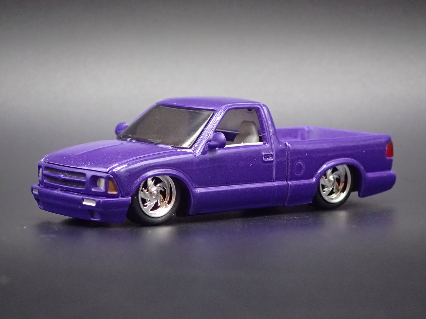 1995 95 CHEVY CHEVROLET S10 PICKUP TRUCK SINGLE CAB 1:64 SCALE DIECAST MODEL CAR