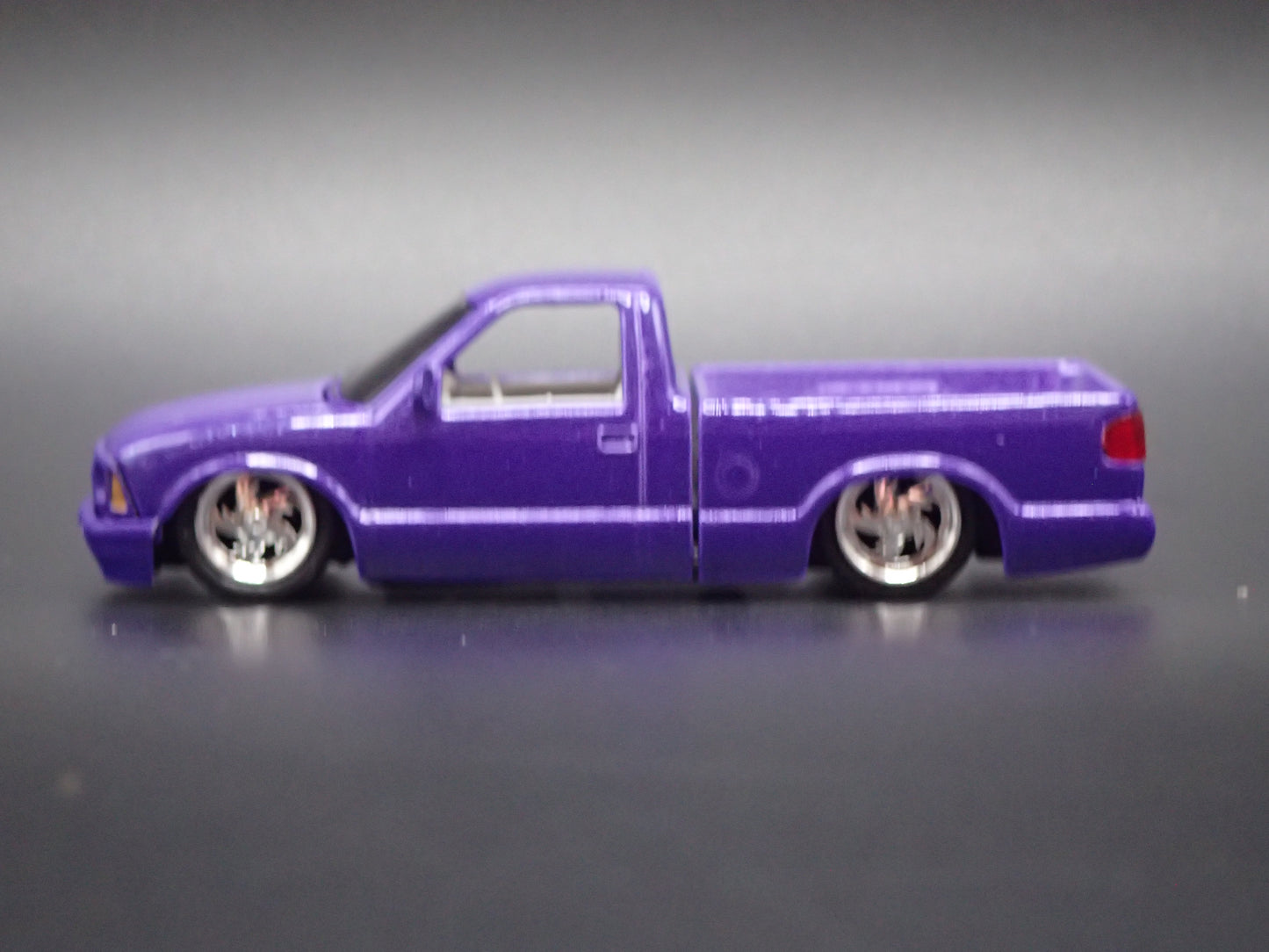 1995 95 CHEVY CHEVROLET S10 PICKUP TRUCK SINGLE CAB 1:64 SCALE DIECAST MODEL CAR