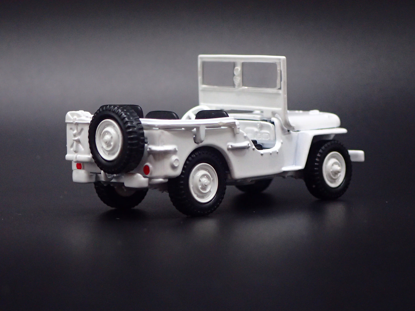 1941-1945 JEEP WILLYS WHITE 1:64 SCALE COLLECTIBLE DIORAMA DIECAST MODEL CAR