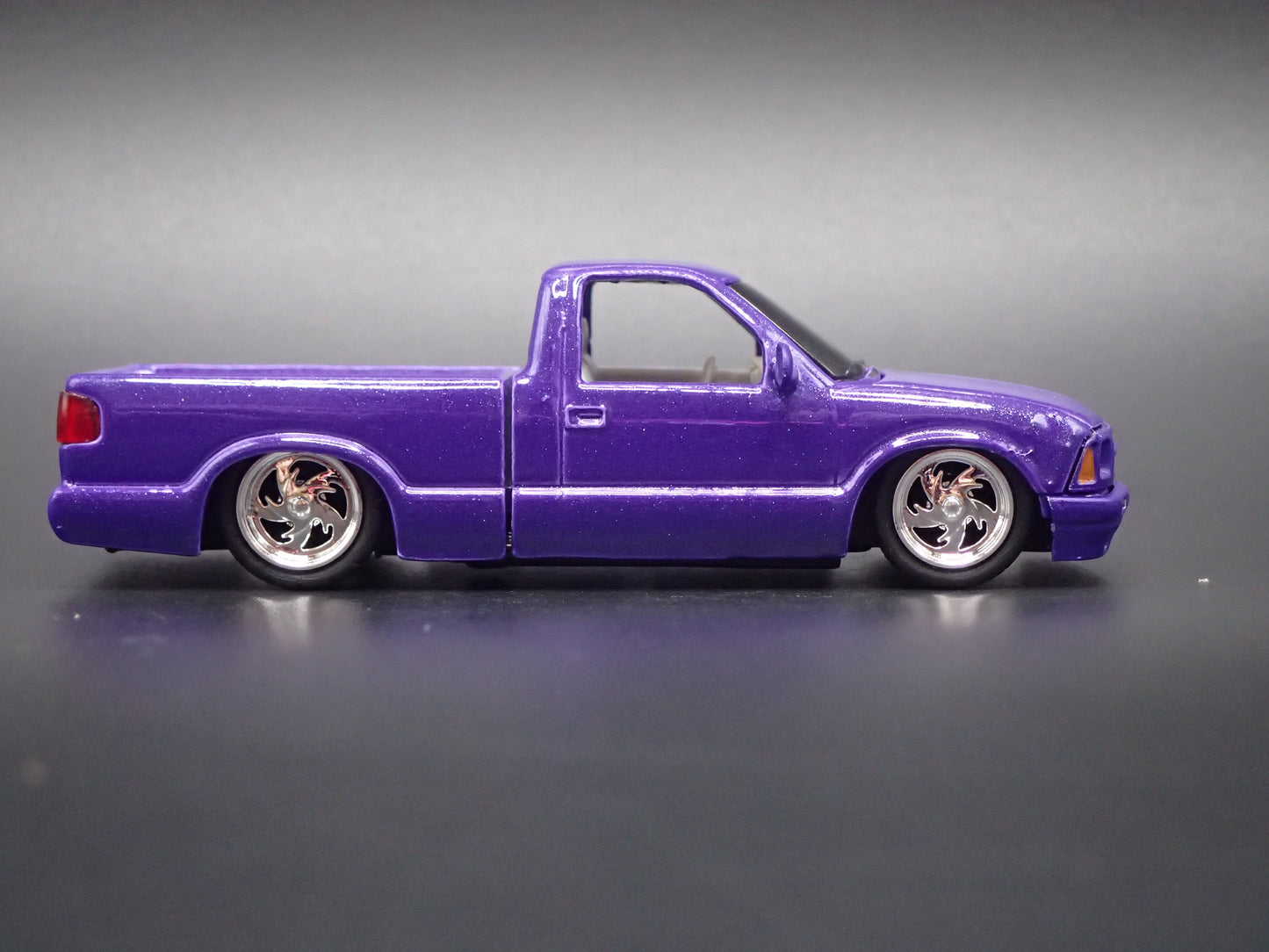 1995 95 CHEVY CHEVROLET S10 PICKUP TRUCK SINGLE CAB 1:64 SCALE DIECAST MODEL CAR