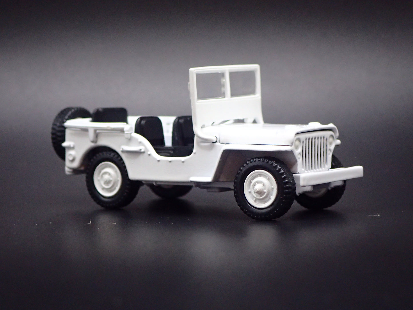 1941-1945 JEEP WILLYS WHITE 1:64 SCALE COLLECTIBLE DIORAMA DIECAST MODEL CAR